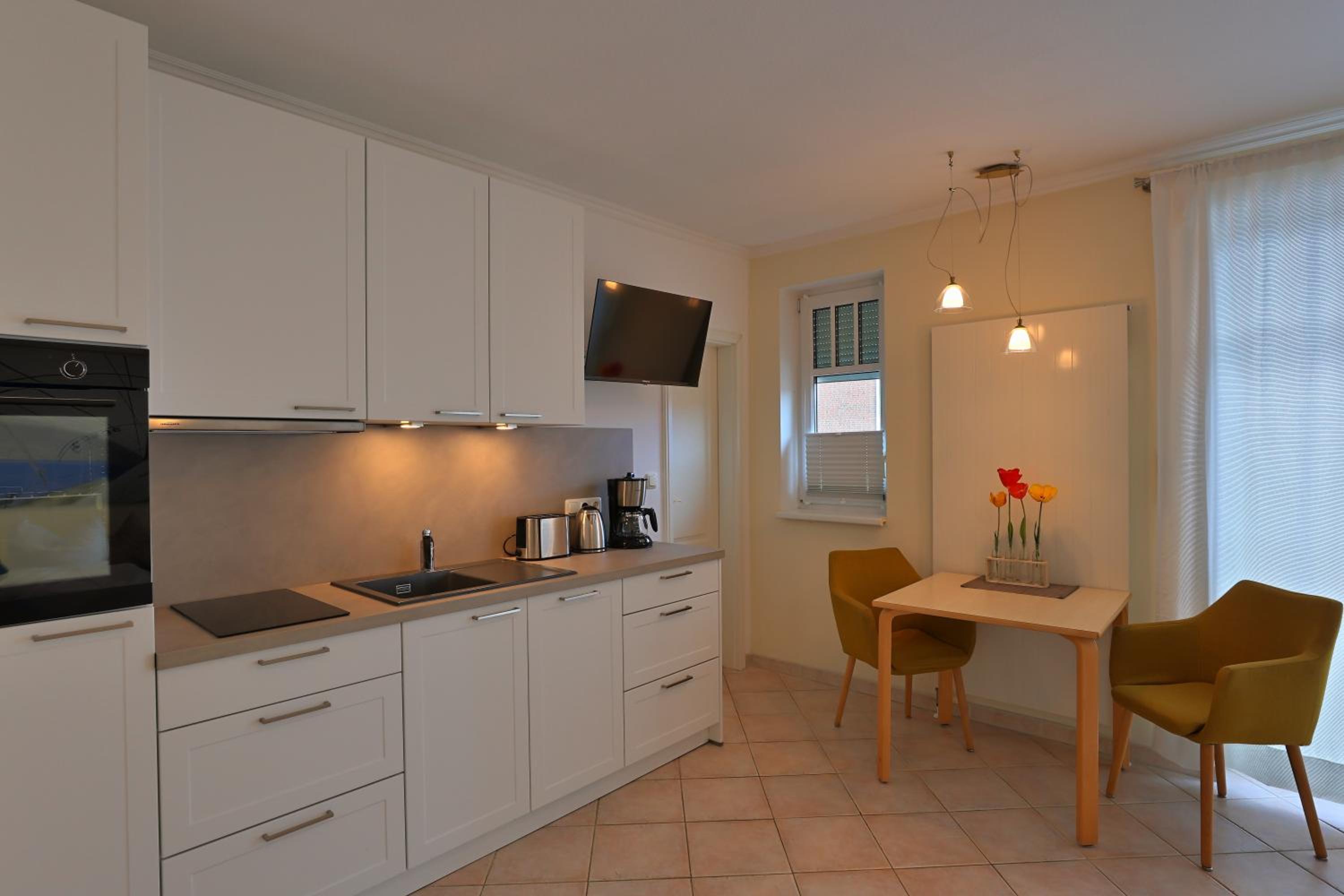 Studio Apartment - Photo 2