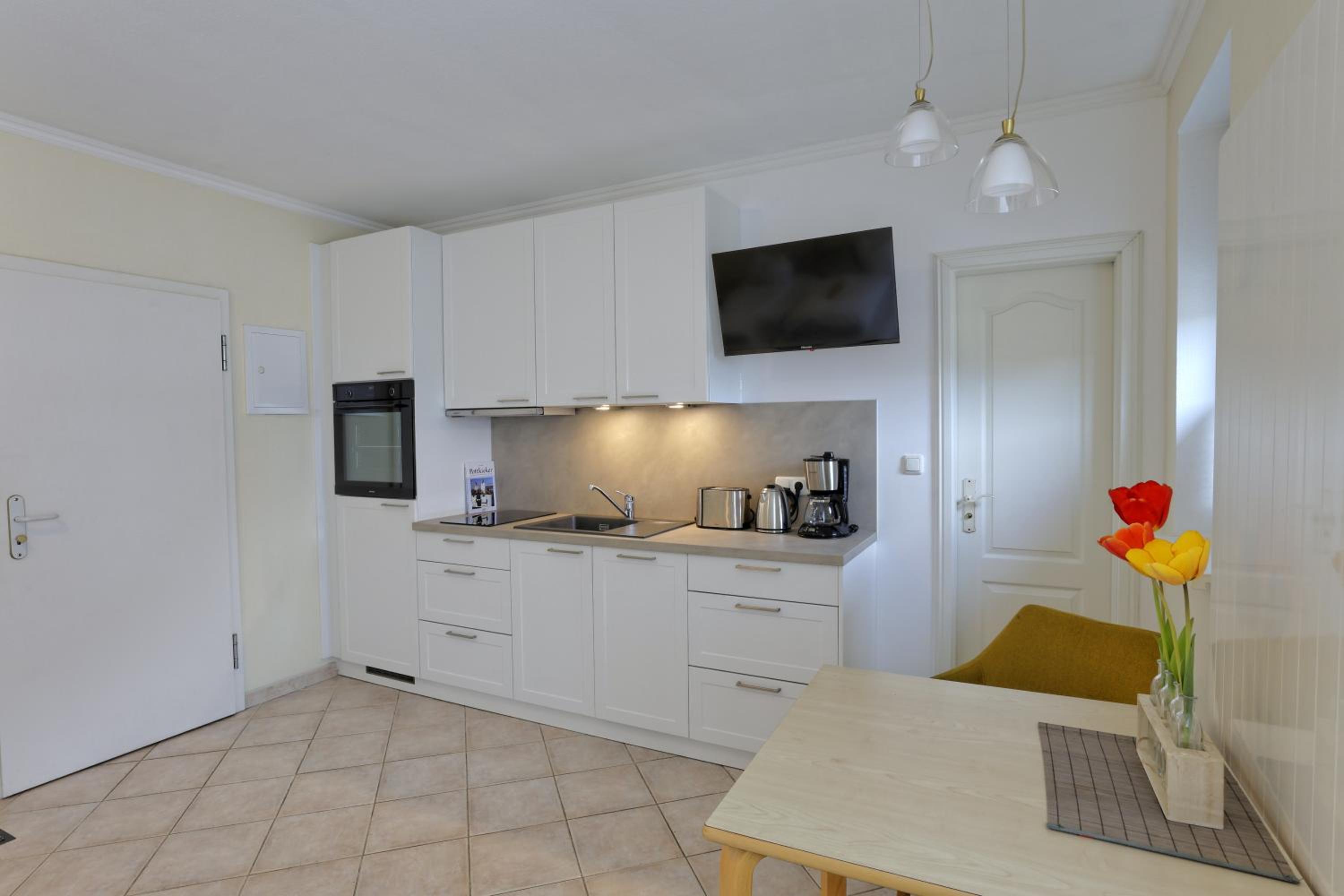 Studio Apartment - Photo 3