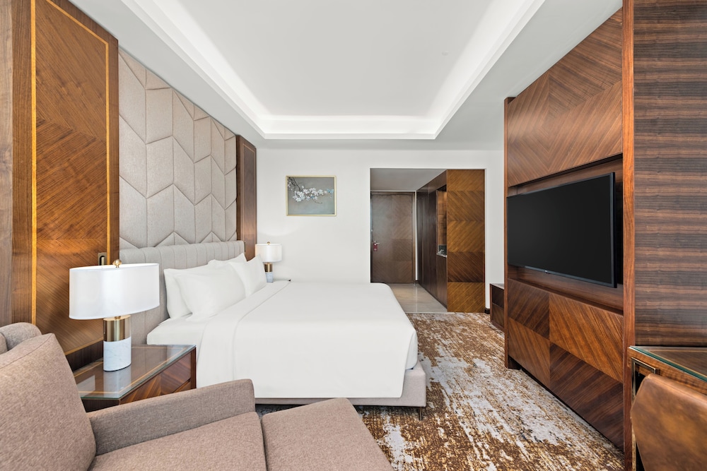 Executive Suite, 1 King Bed with Sofa bed photo 3