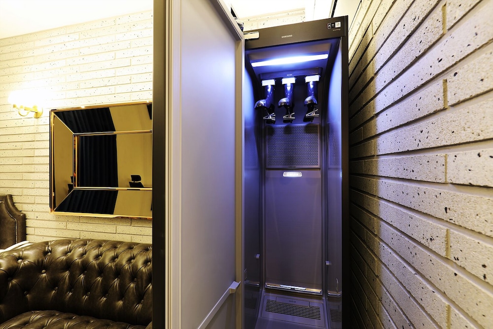 VIP Room - Photo 17