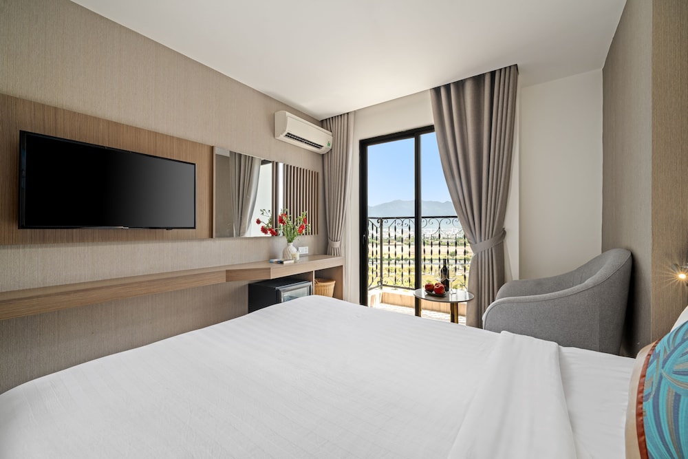 Deluxe Double Room, City View
