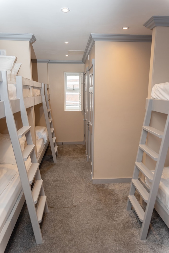 Room, Multiple Beds, Ensuite photo 3