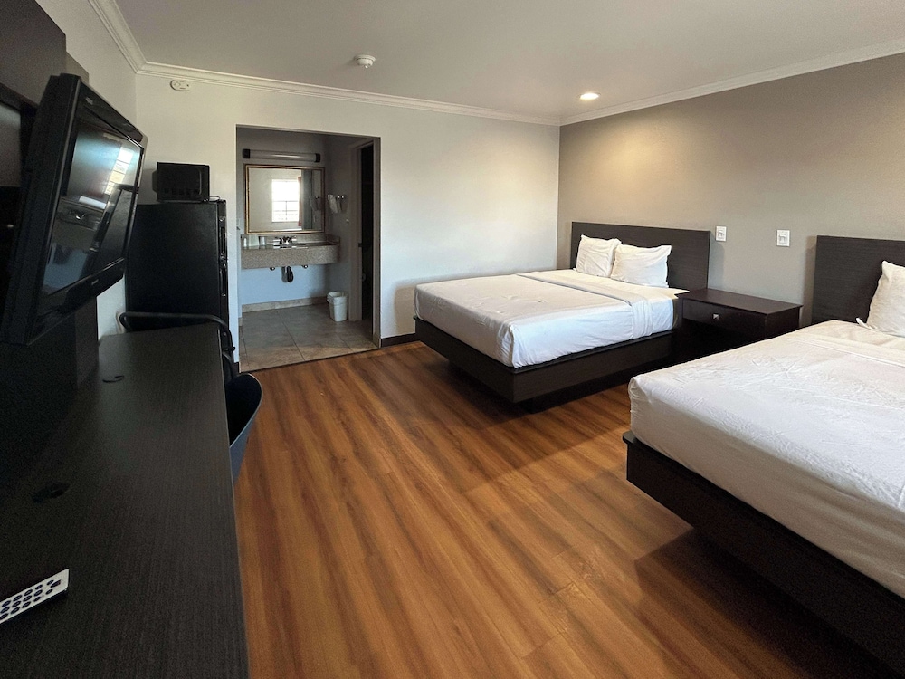 Deluxe Room, 2 Double Beds, Smoking, Refrigerator & Microwave photo 1