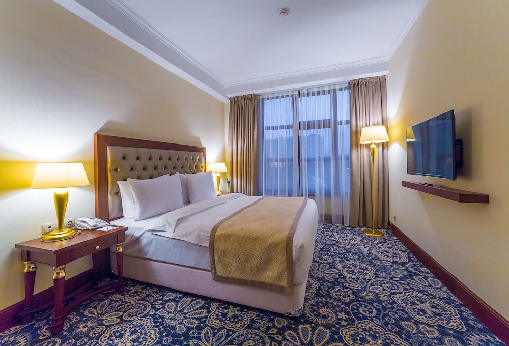 Executive Suite, 1 King Bed, Non Smoking photo 1
