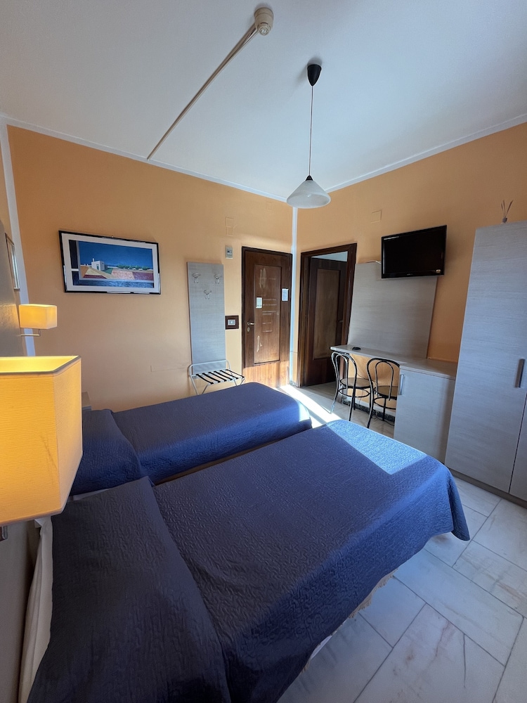 Twin Room photo 2