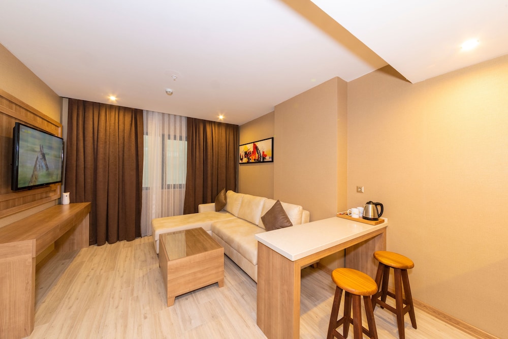 Deluxe Suite, City View photo 3