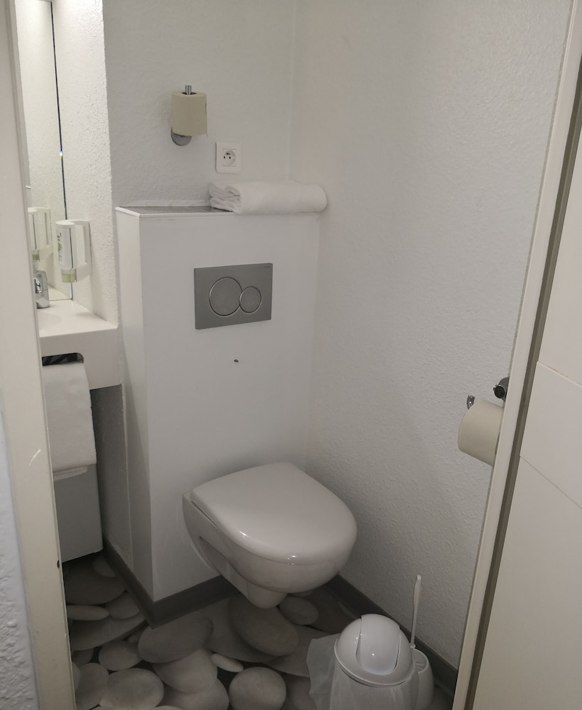 Double Room - Photo 11