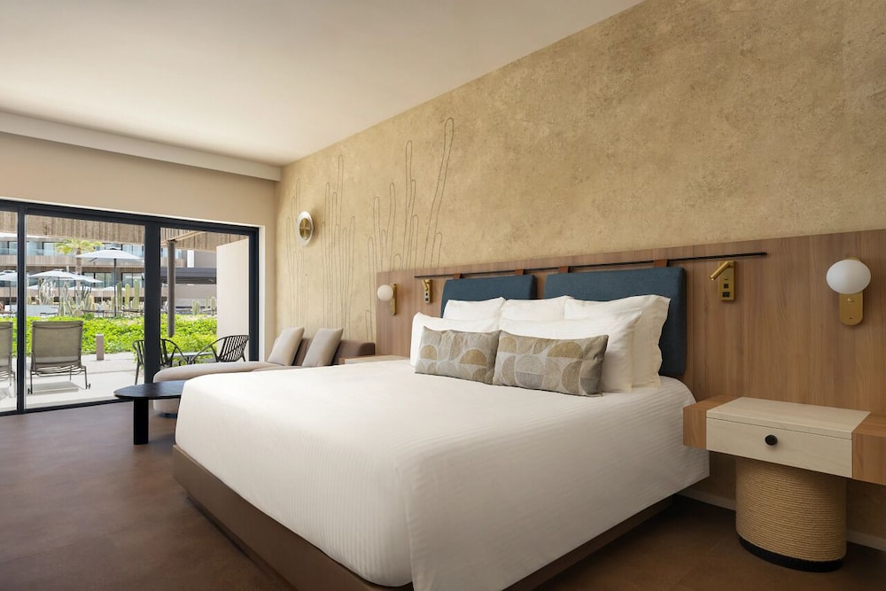 Junior Suite Poolside Terrace King