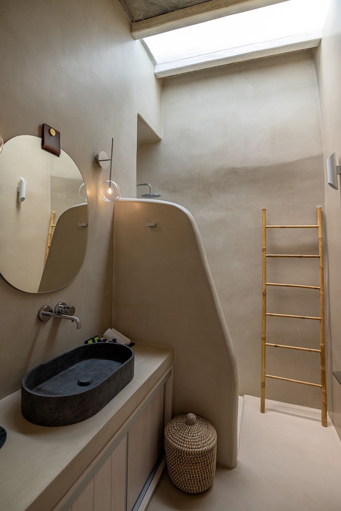 Three Bedroom Suite Mini Jetted Tub Sea View photo 3