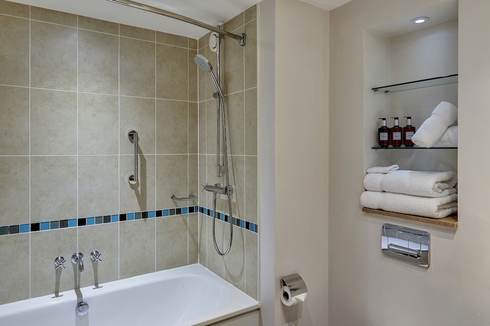Suite, 1 Bedroom, Kitchen - Photo 7