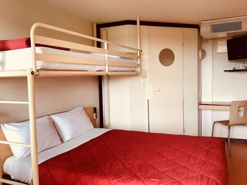 Standard Room, 3 Twin Beds - Photo 7