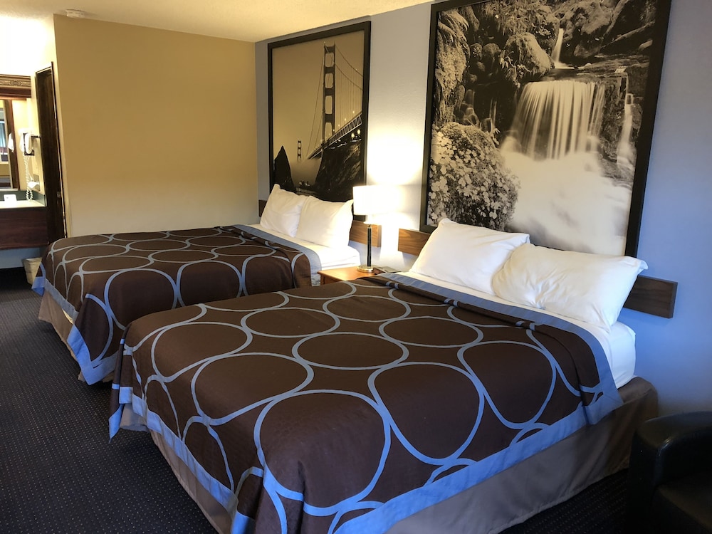Standard Room, 2 Queen Beds - Photo 2