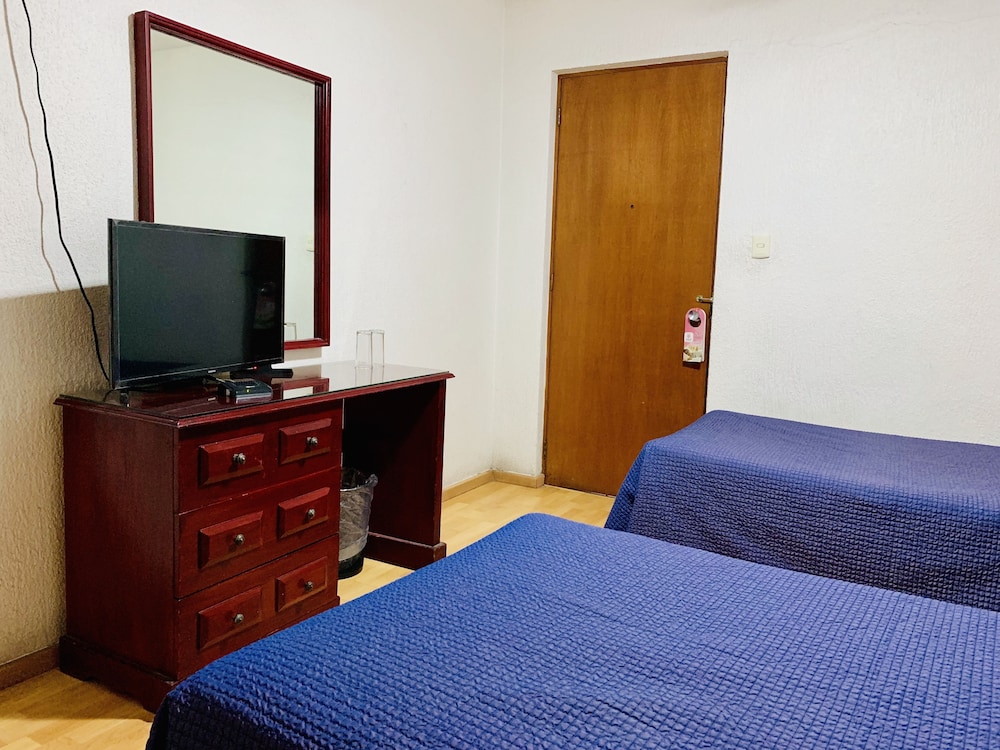 Standard Room, 2 Twin Beds photo 2