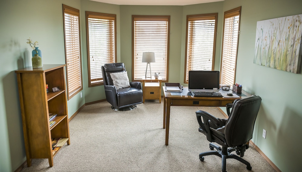 Executive Condo, 3 Bedrooms, 2 Bathrooms photo 2