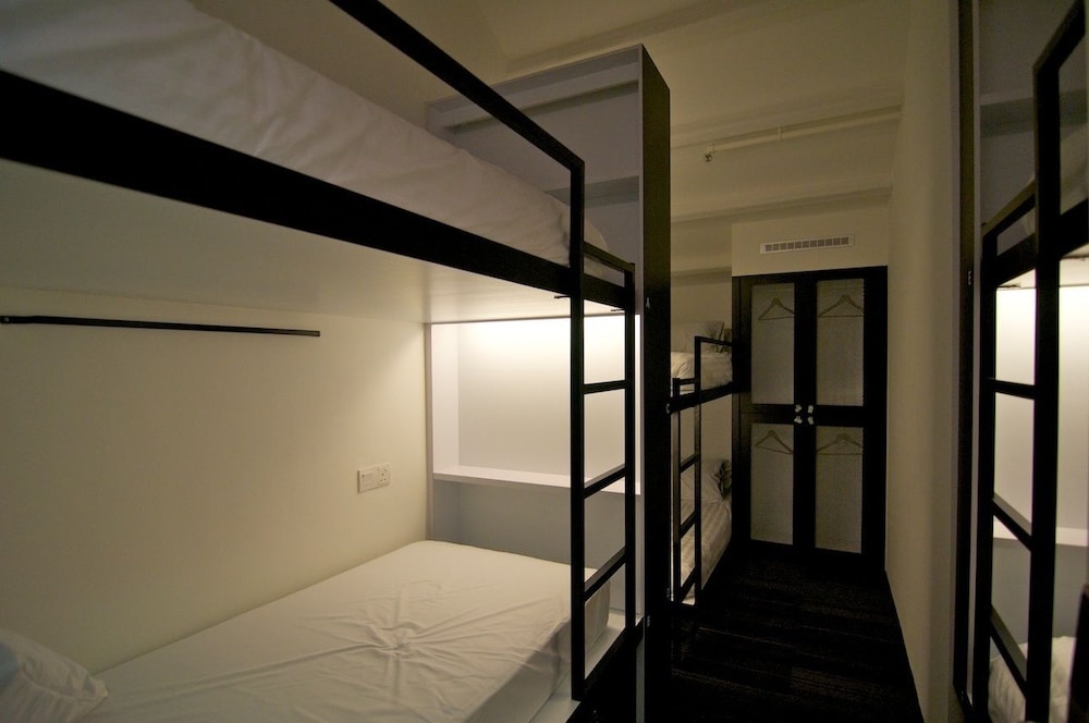 1 Bed in 6-Bed Female Dorm photo 1