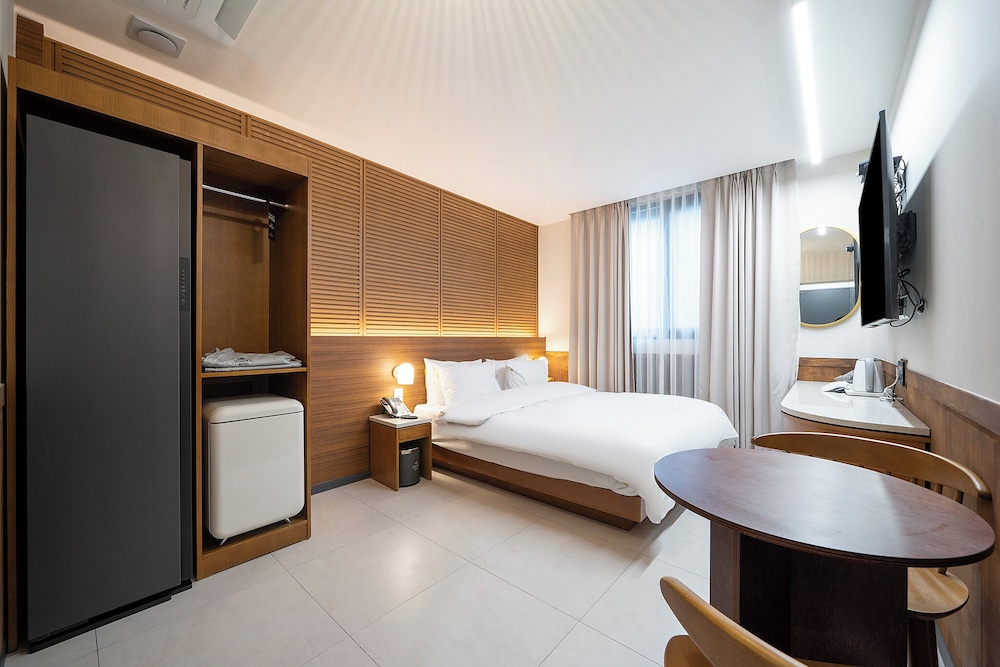 Deluxe Room - Photo 4