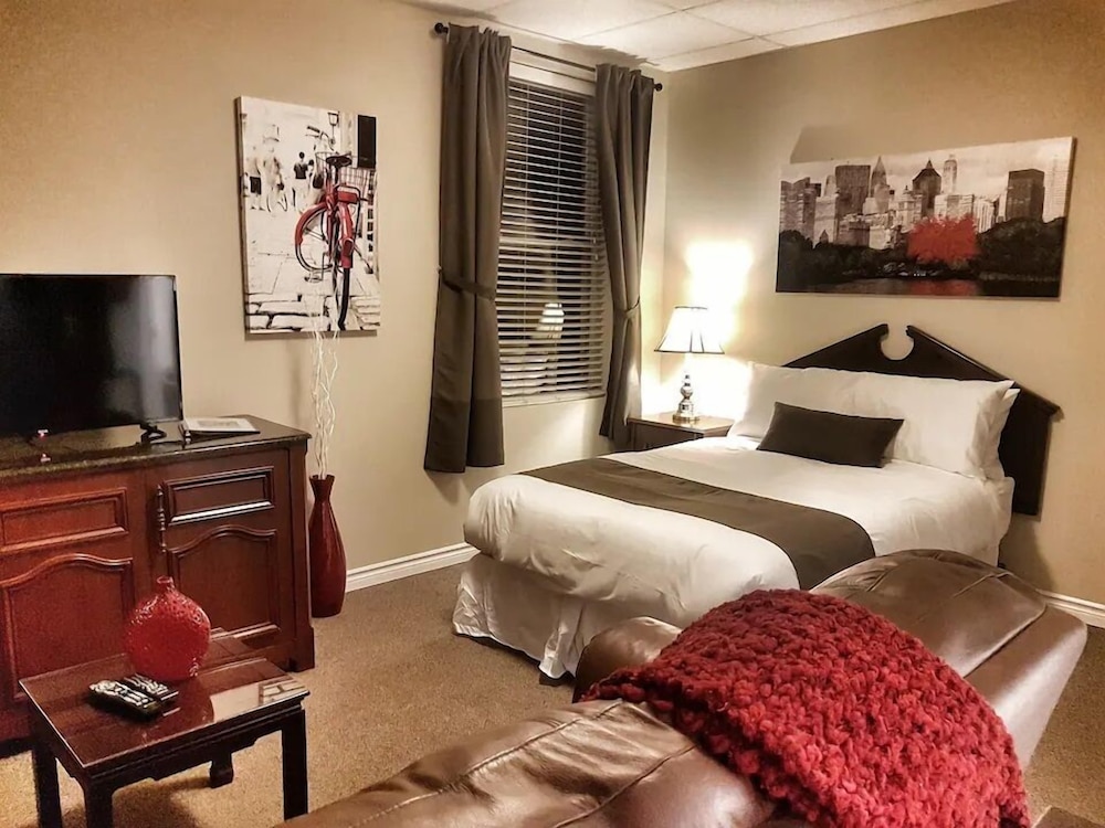 Suite #15 - 18 photo 3