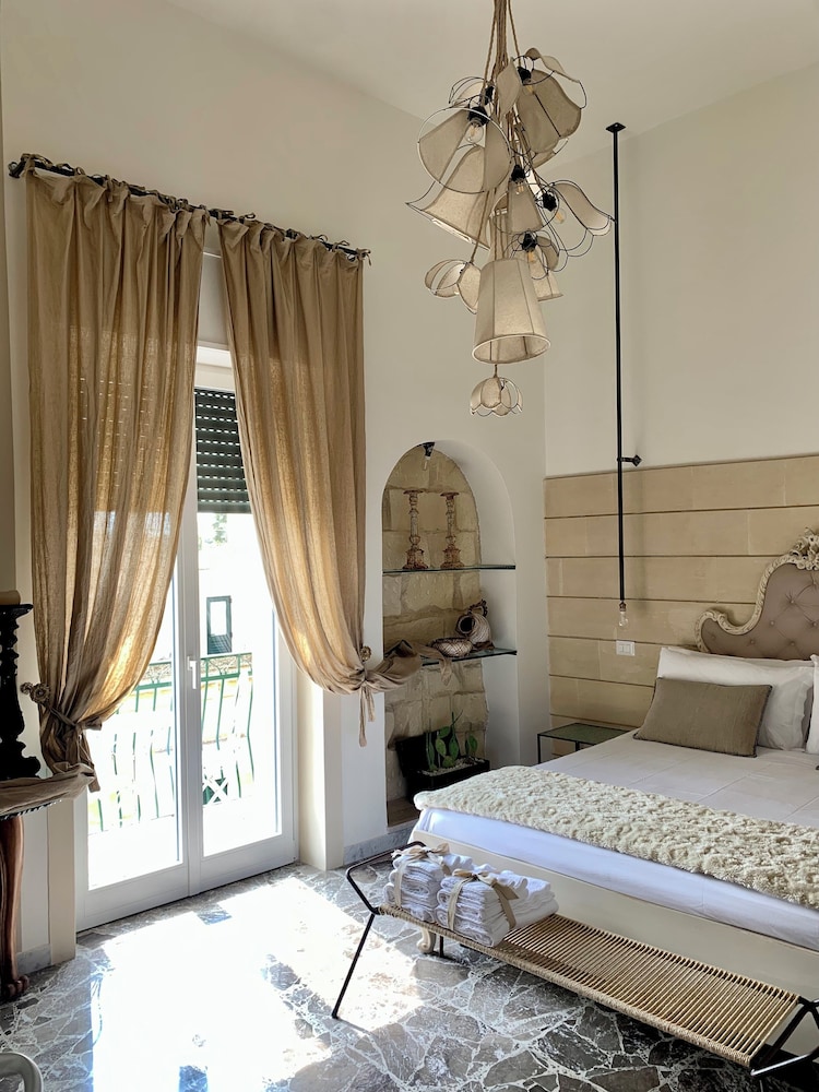 Room, 1 King Bed, Balcony photo 1