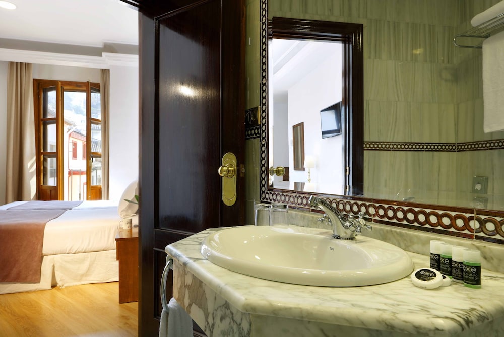Triple Room - Photo 6