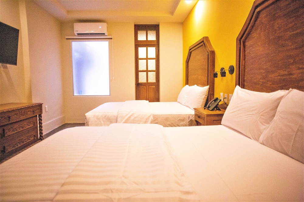 Standard Double Room, 2 Double Beds thumbnail 5