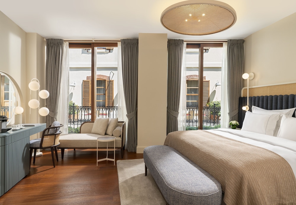 Deluxe Modern Room