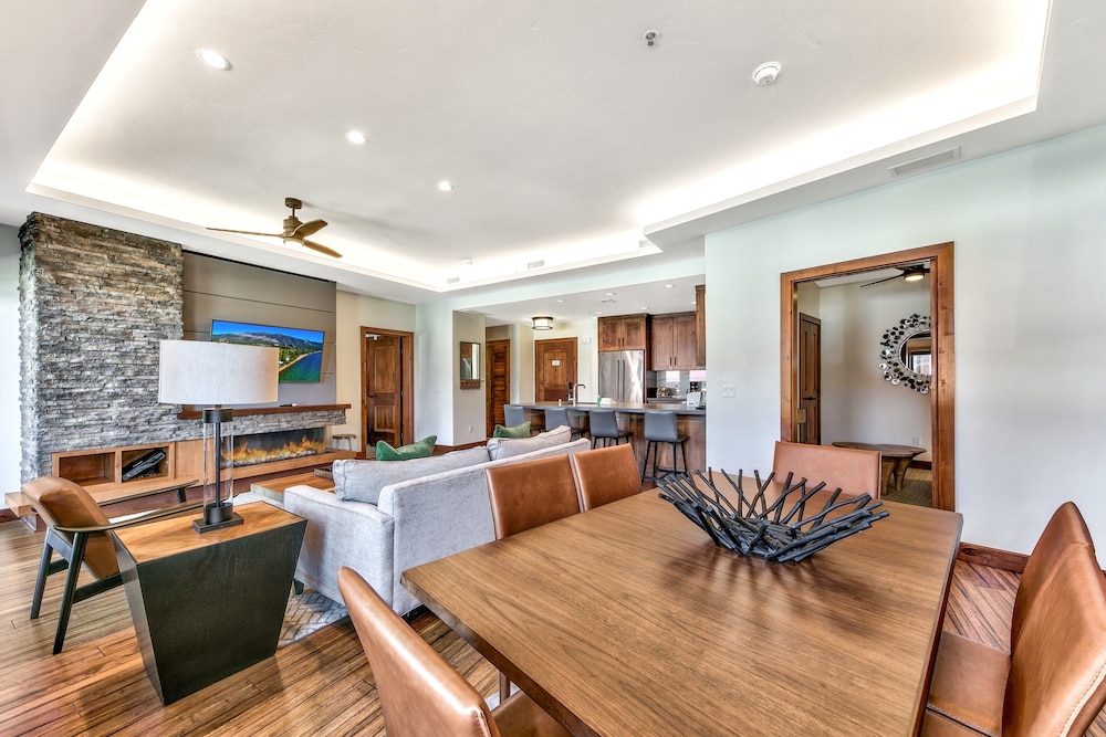 Condo, 2 Bedrooms