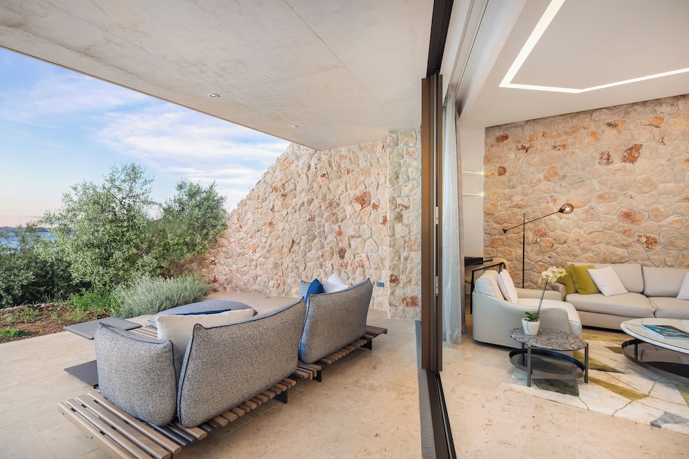 Luxury Suite with Terrace and Sea View - Photo 6
