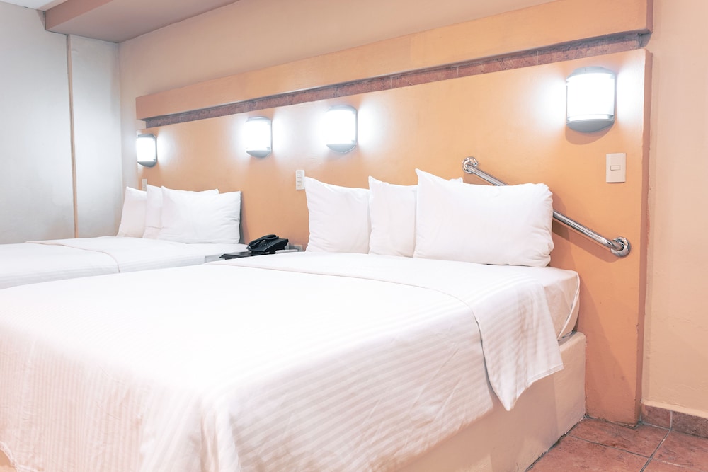 Basic Double Room, 1 Twin Bed, Accessible Bathtub - Photo 1