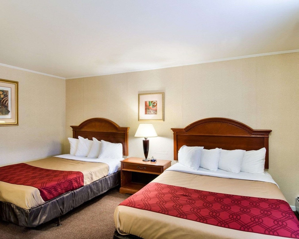 Standard Room, 2 Queen Beds, Non Smoking photo 2