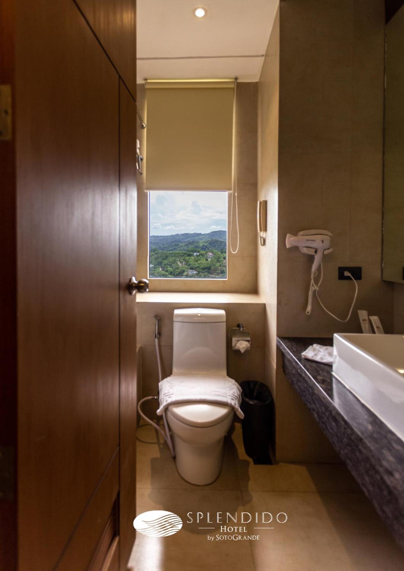 Premium Deluxe Double with Lake View photo 2