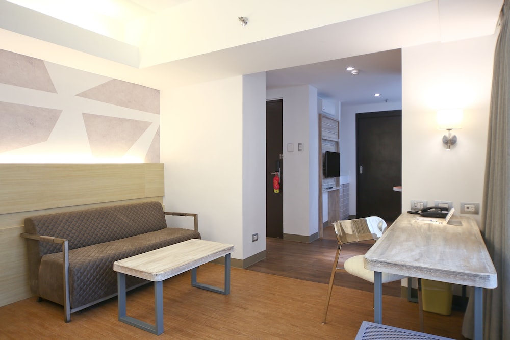 Suite, 1 King Bed, Non Smoking (Penthouse Suite B) photo 2