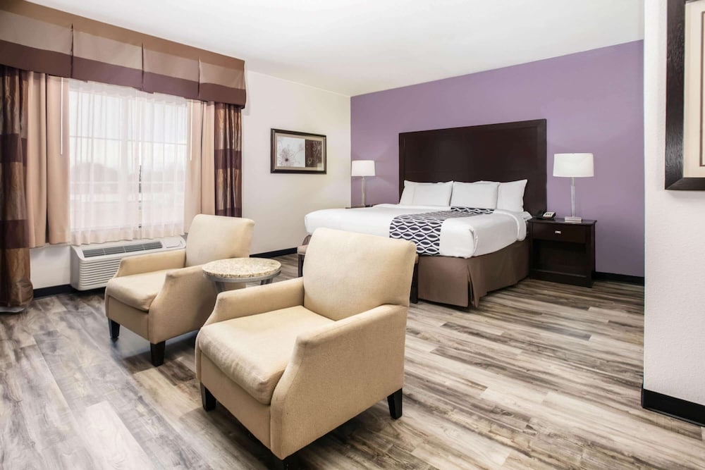 Executive Suite, 1 King Bed, Non Smoking - Photo 3