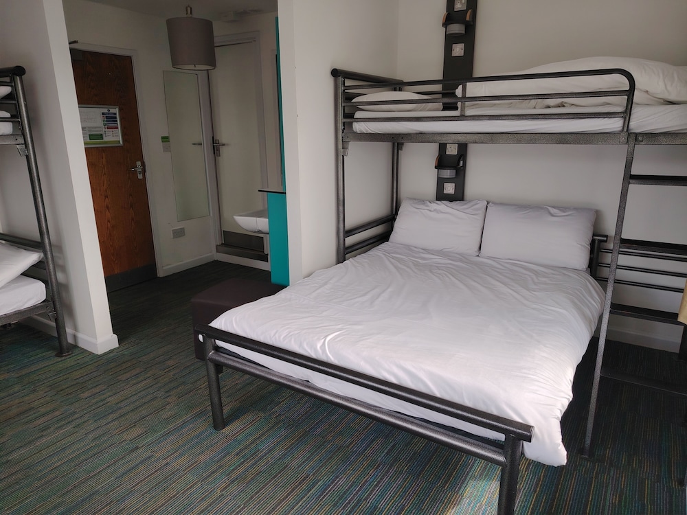 Room (5 Bed Double Private Ensuite) photo 1