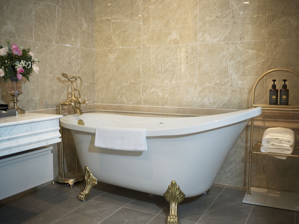 Grand Suite, Garden View - Photo 8