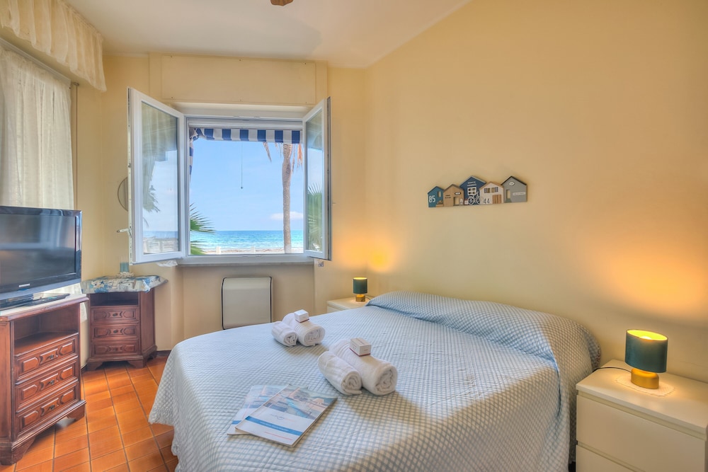 Family Apartment, Multiple Bedrooms, Sea Facing (Mer Vivante - Front Beach) photo 1