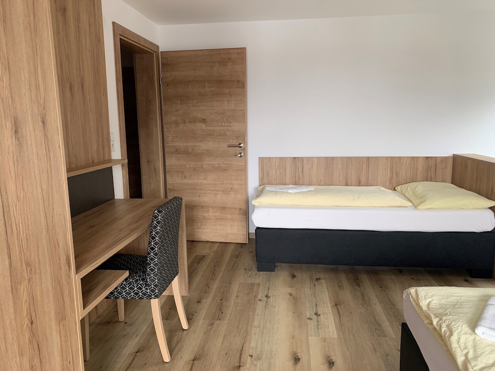 Comfort Suite, 2 Bedrooms, Non Smoking, Mountain View photo 2