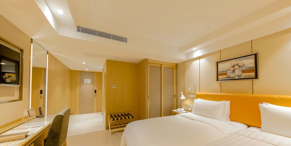 Superior Twin Room (Partly Non-Smoking Room (with closed window)) photo 2