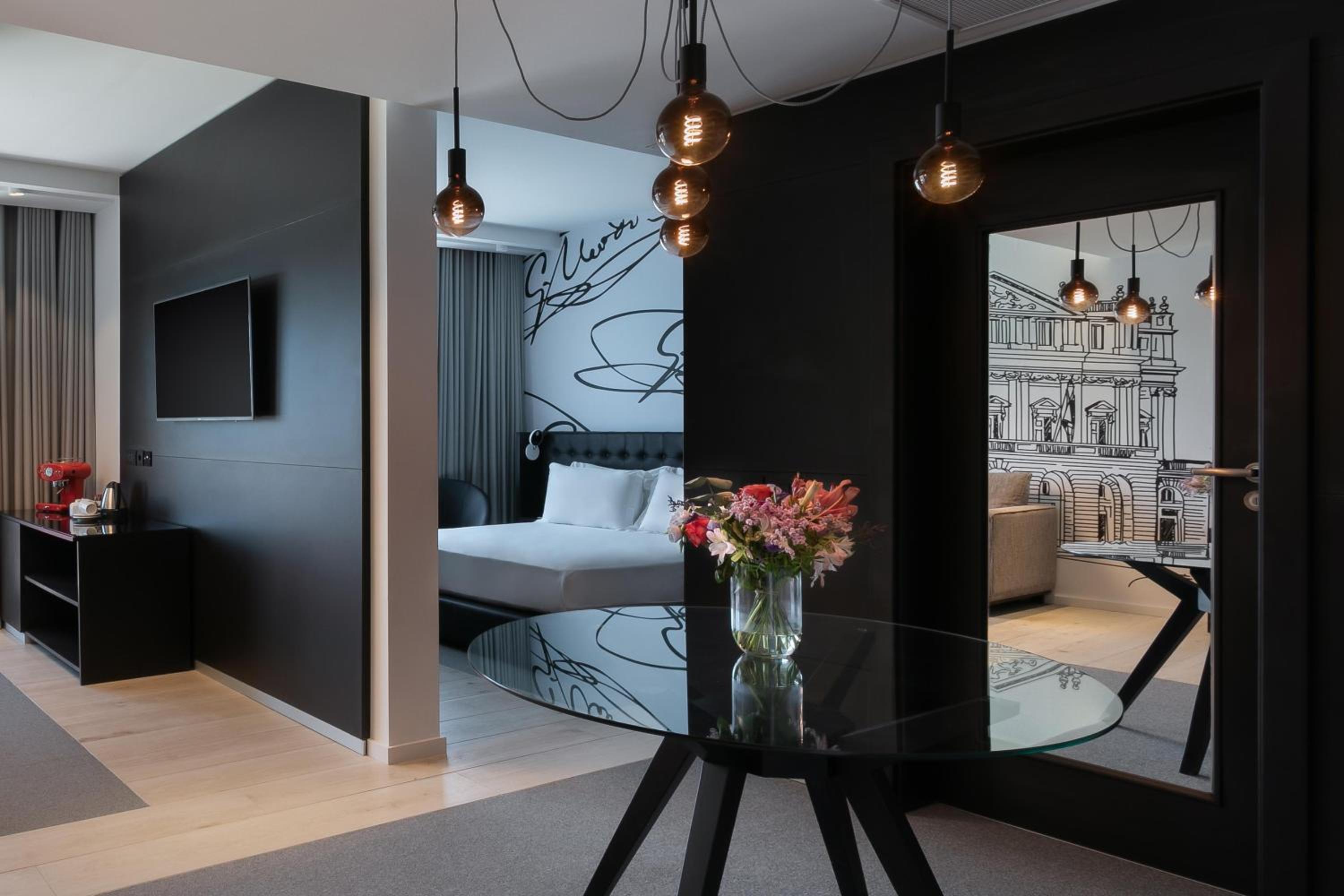 Deluxe Grand Sea View Suite