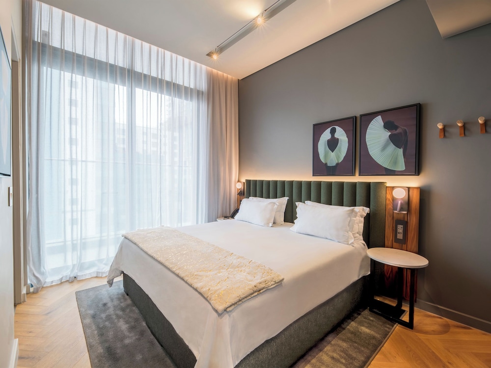 Superior Suite - Photo 11