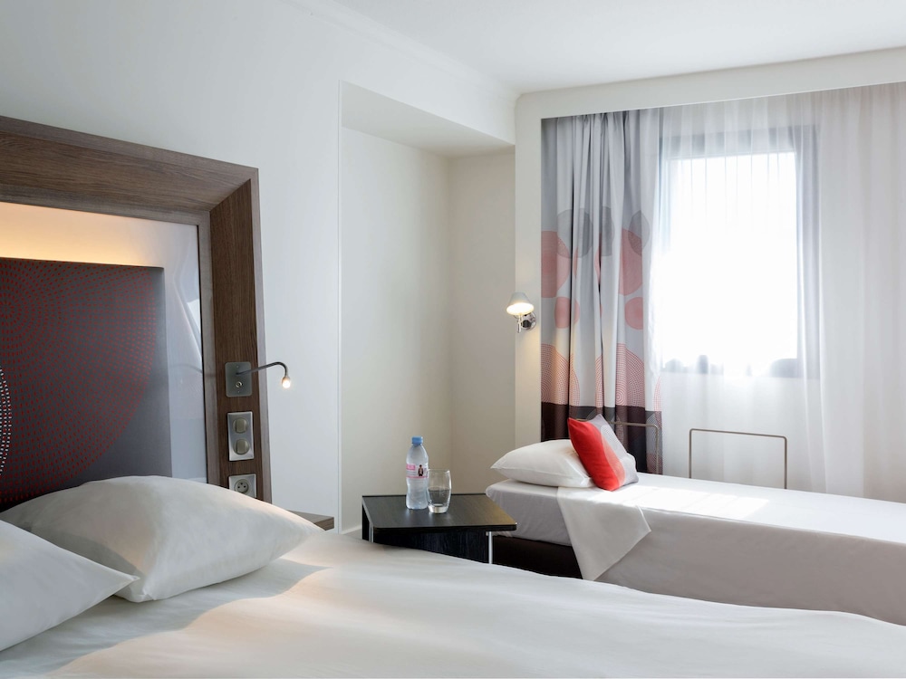 Superior Room, 1 Queen Bed With Sofa Bed - Photo 3
