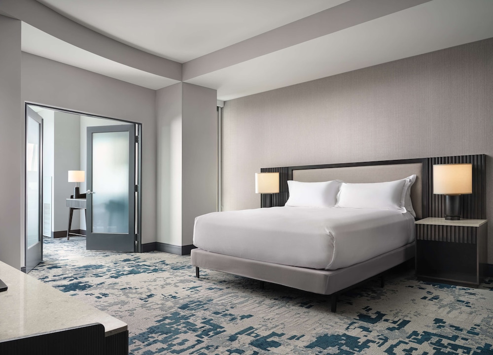 Suite, 1 Bedroom, Jetted Tub (Regency Suite) photo 1