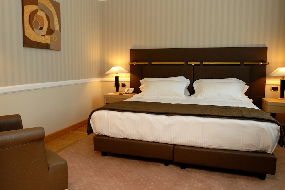 Superior King Room - Photo 2
