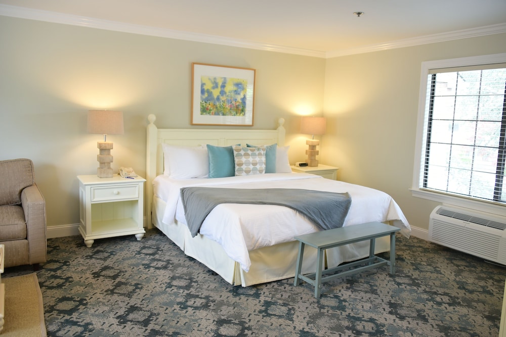 Traditional Room, 1 King Bed, Courtyard View