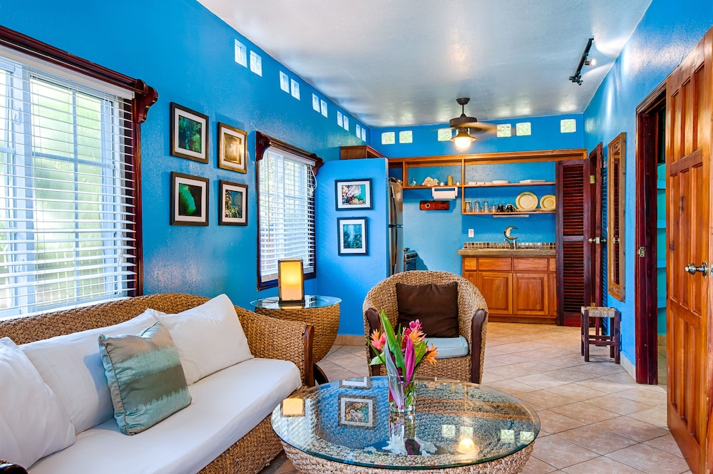 Premium Condo, 2 Bedrooms, Kitchen, Pool View