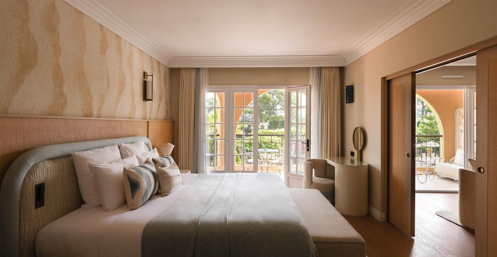 Suite, Pool View - Photo 8