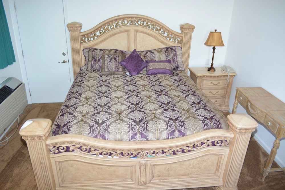 Suite, 1 King Bed, Jetted Tub photo 2