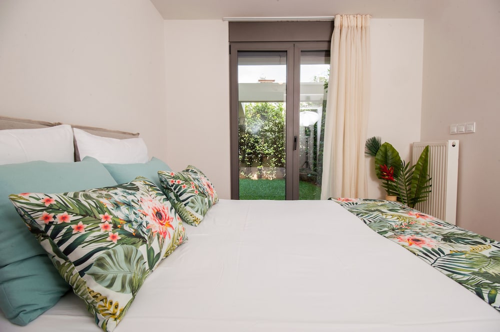 Peppermint a Minimal chic Home in Glyfada center