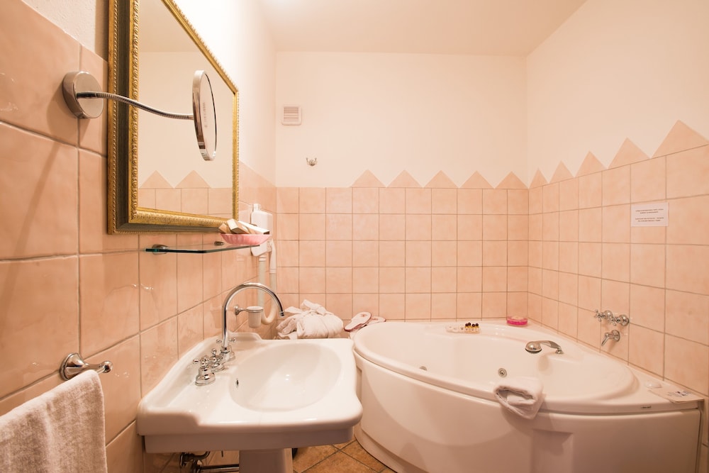 Suite, Sea View - Photo 7