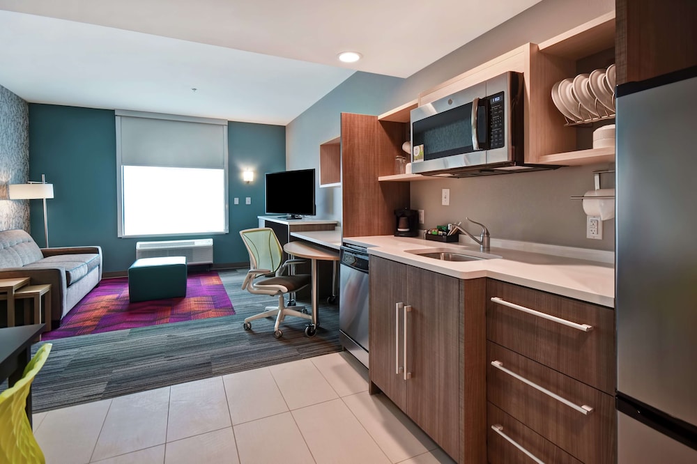 Suite, 1 King Bed, Accessible (Hearing) - Photo 4