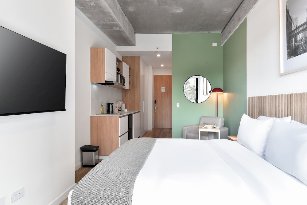 Studio Suite (205)